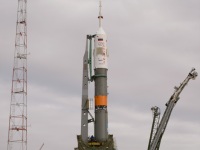 Установка ракеты-носителя "Союз-ФГ" с пилотируемым космическим кораблем на стартовую площадку