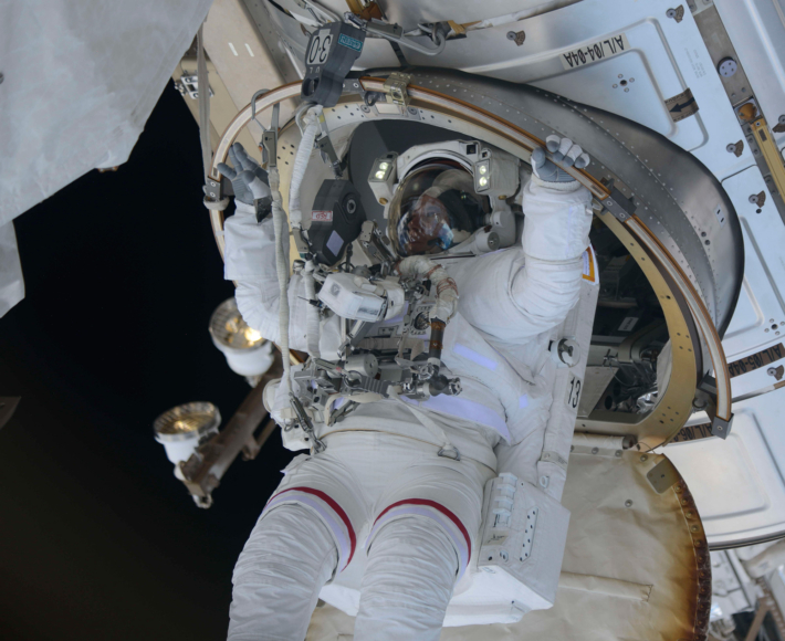 Внеплановый выход в открытый космос по американской программе 29 марта 2018 г.