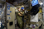 Как космонавты спят на МКС