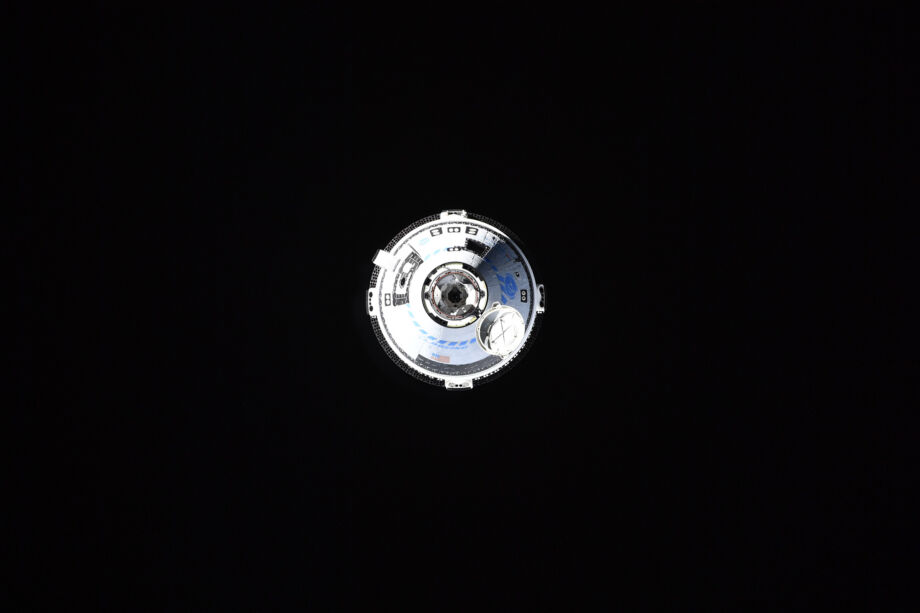Boeing Starliner spacecraft approaching the ISS