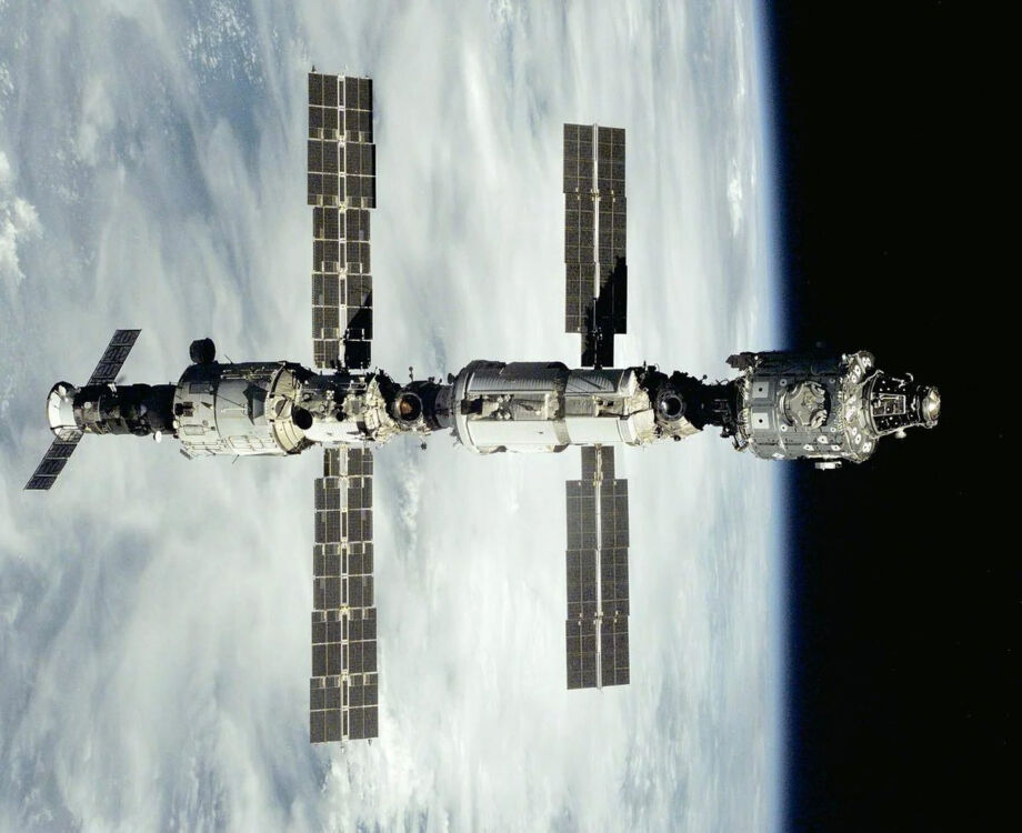 Международная космическая станция 2000 год