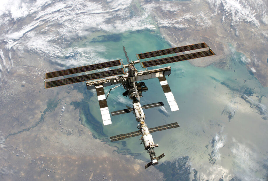 ISS 2005