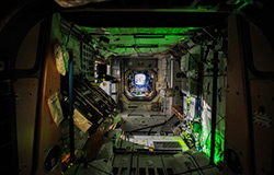 Экскурсия по ночной космической станции
