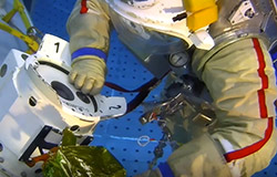 Отработка в бассейне циклограммы выхода в космос //ВКД-52 — 18 апреля 2022// (видео)