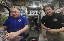 The second master class on cooking sushi in zero gravity //video 360 gr // (video)